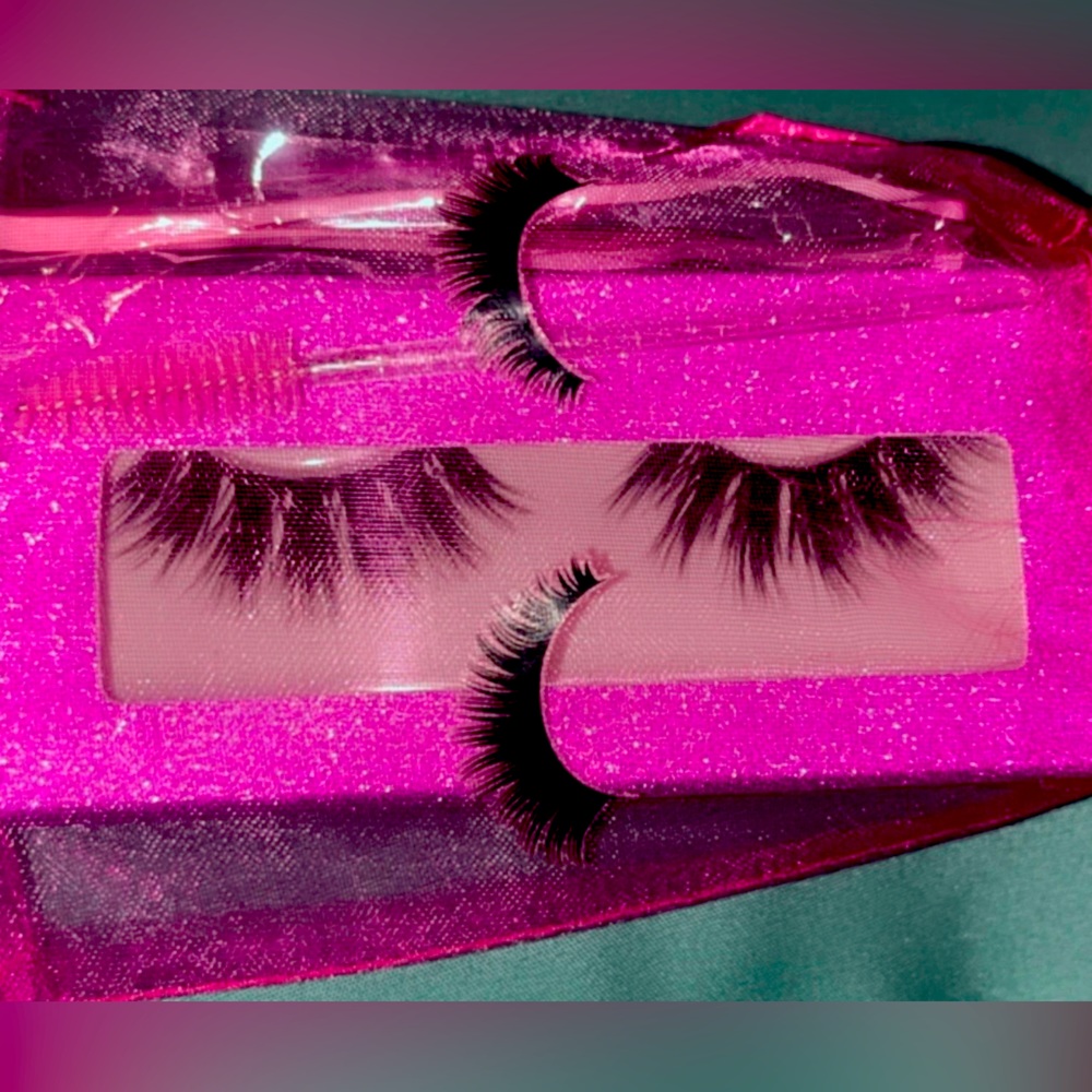 Sandi Lashes💕💕🫶 - Picture 2 of 3